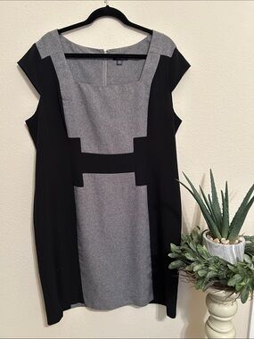 Voir Voir Black and Gray Colorblock Dress with Square Neck